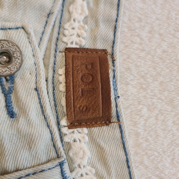 Blue Jean shorts with beautiful floral stitchwork - Picture 2 of 4